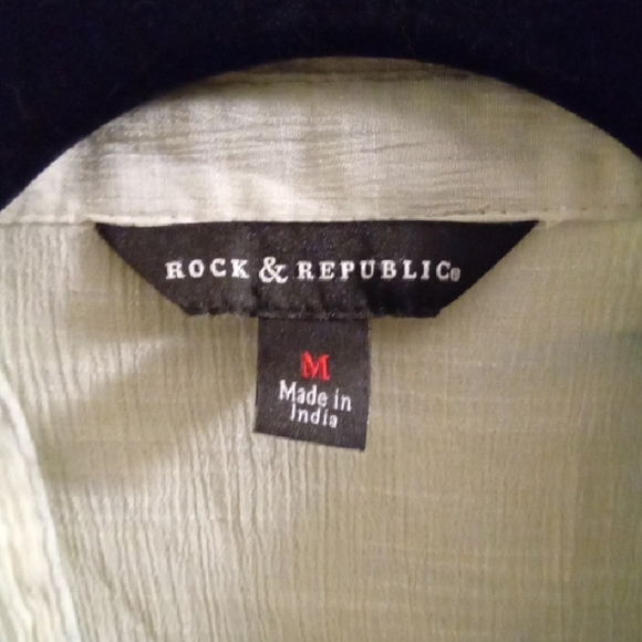 Womans M Rock & Republic Light Tan Blouse Button Up Lightweight Ombre Guazey Top - Picture 2 of 3